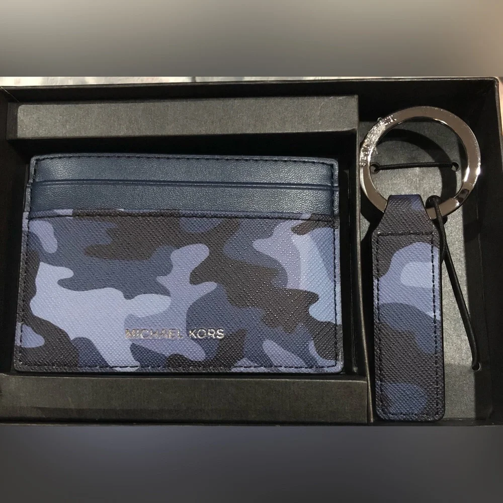 Michael Kors blue Admiral Camouflage Mens Wallet &  Keychain set new in‎ box